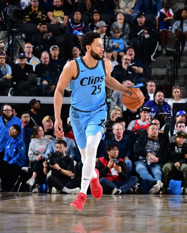 LU: Simmons rơi do chấn thương hơn là tâm lý. Anh ấy không chơi tốt trong Clippers. Tôi hoàn toàn có trách nhiệm.
