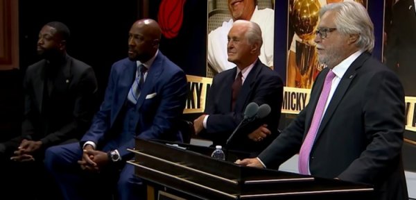 Heat Boss Alison được giới thiệu vào Hội trường danh vọng Naismith, được giới thiệu bởi Riley, Morning and Wade