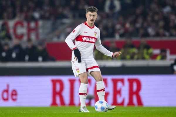De Sky: Stuttgart ra giá 50 