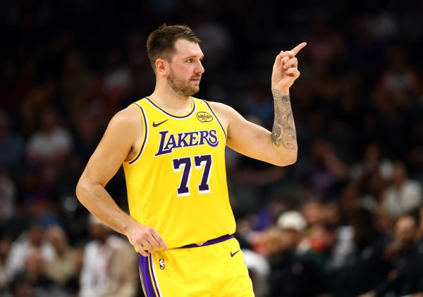 Trận Hồ Dũng! Khai cuộc Lakers: Doncic, Vincent Reeves, Rui Hachimura, Ayton