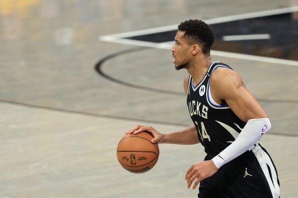 Bucks sẽ thách đấu Cavaliers trên sân khách vào ngày mai! Antetokounmpo có khả năng ra sân, Kuzma nghi ngờ
